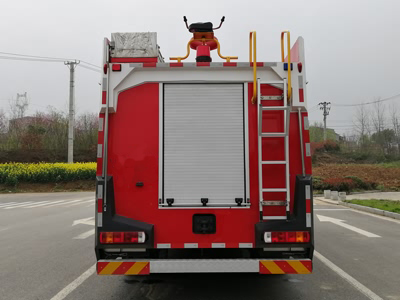 解放J6-8m3泡沫消防車