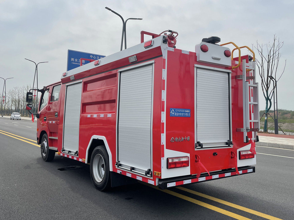 東風5噸水罐消防車