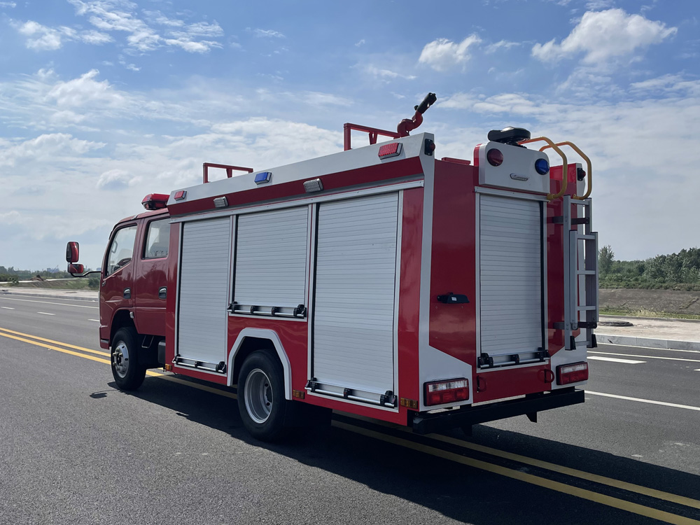 東風2.5噸水罐消防車