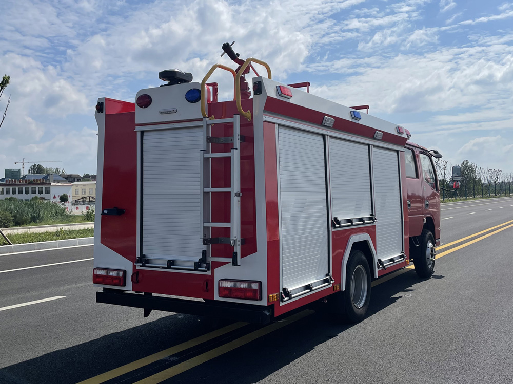 東風2.5噸水罐消防車