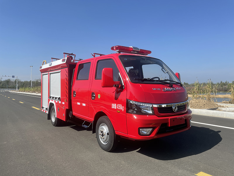 途逸雙排1噸水罐消防車