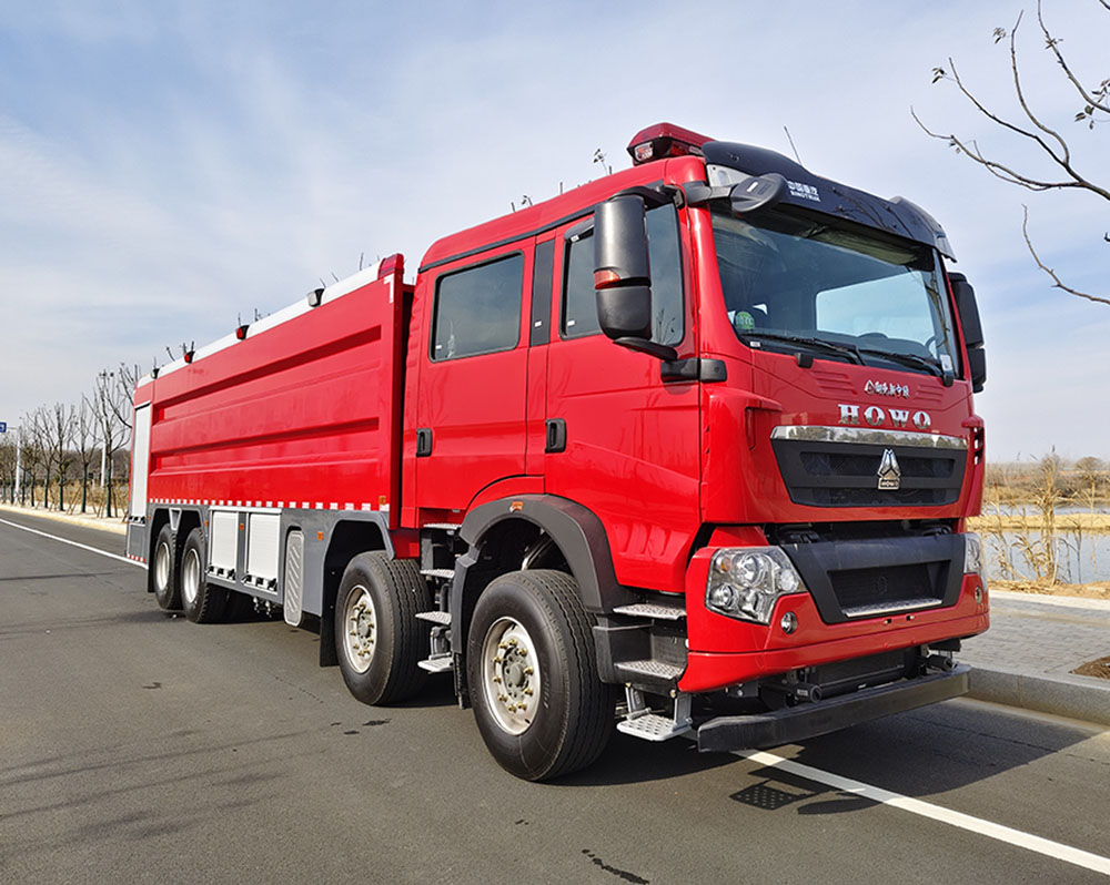 重汽豪沃25m3泡沫消防車