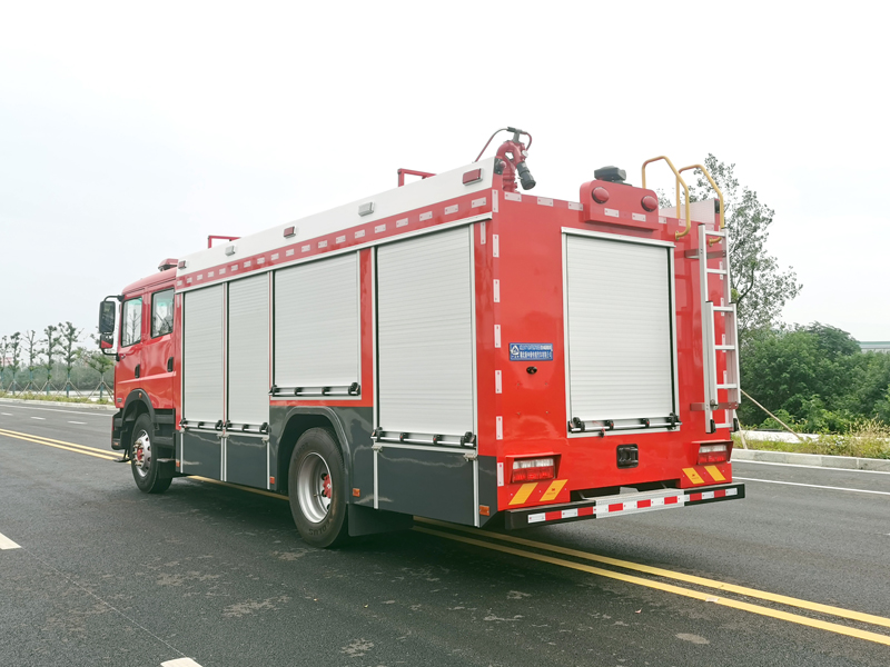 東風多利卡D9-8噸泡沫消防車