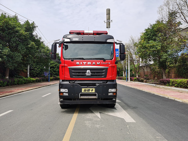 重汽汕德卡17m3泡沫消防車