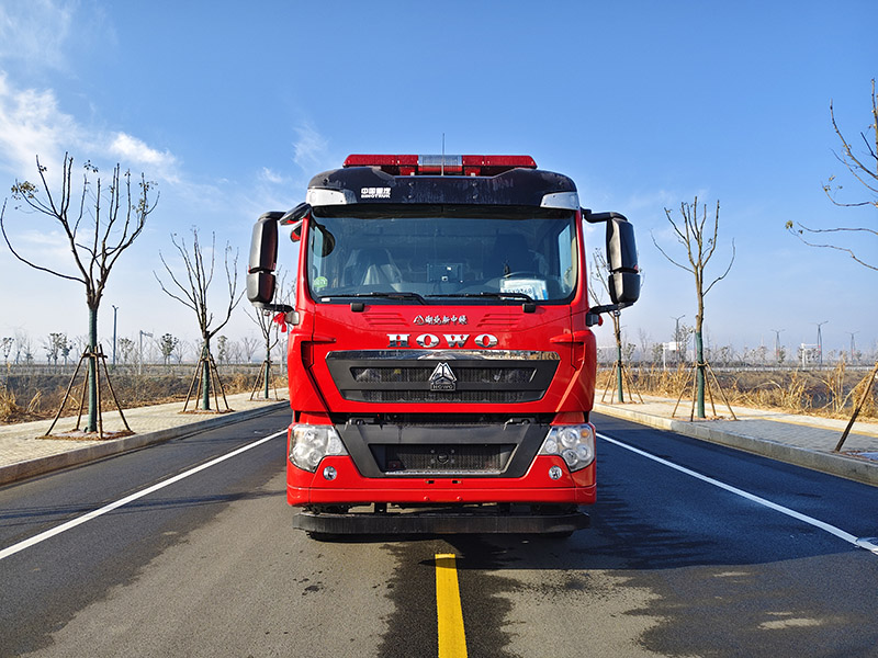 重汽豪沃8m3泡沫消防車