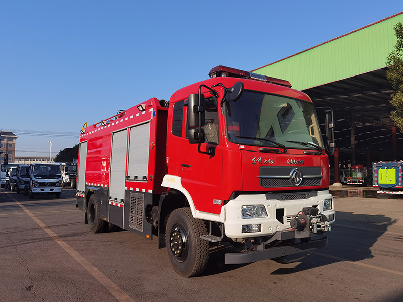 天錦四驅6噸泡沫消防車