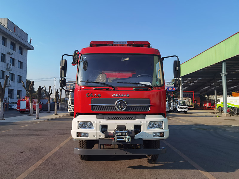 天錦四驅6噸泡沫消防車